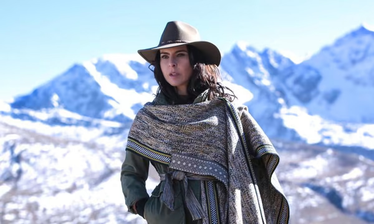 who plays karen in la reina del sur 3